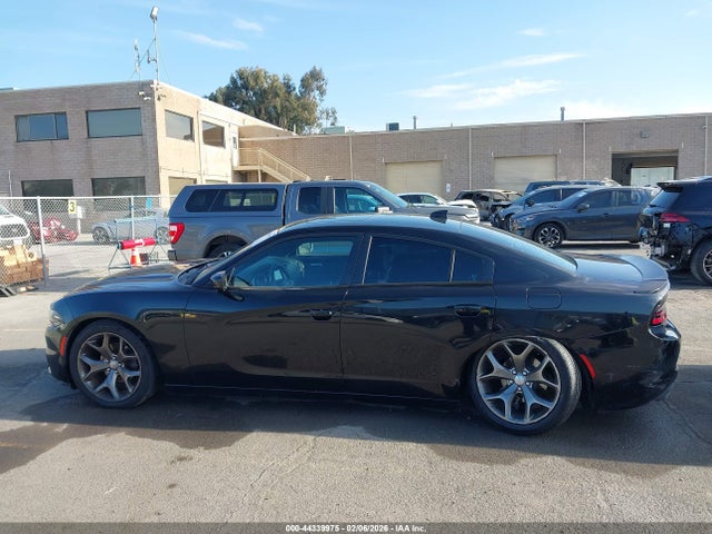 2C3CDXHG3FH896881 Dodge Charger Sxt