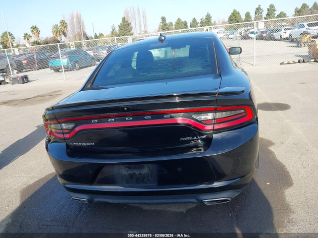 2C3CDXHG3FH896881 Dodge Charger Sxt
