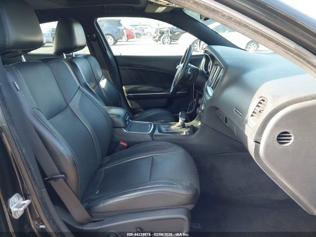 2C3CDXHG3FH896881 Dodge Charger Sxt
