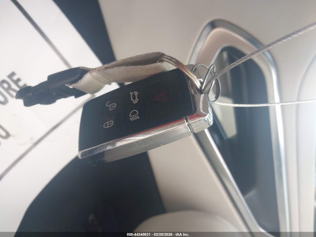 2021 JAGUAR F-PACE SADCJ2EU6MA669346 Photo 10