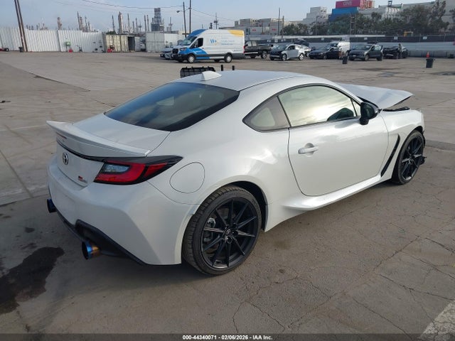 2023 TOYOTA GR86 JF1ZNBE11P9760889 Photo 3