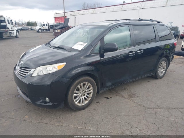 5TDYK3DC7GS722205 Toyota Sienna Xle 8 Passenger