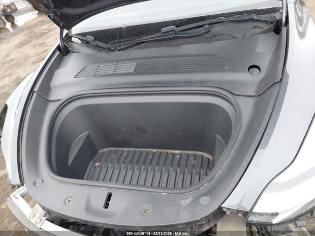 2020 TESLA MODEL Y 5YJYGDEF4LF043295 Photo 9