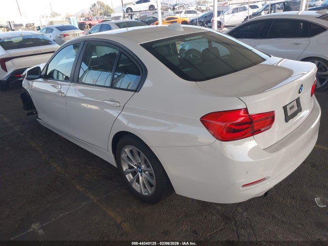 WBA8E1G34HNU17529 BMW 320i