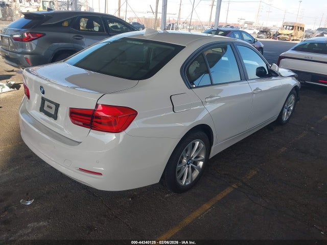 WBA8E1G34HNU17529 BMW 320i
