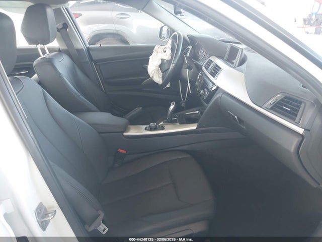 WBA8E1G34HNU17529 BMW 320i