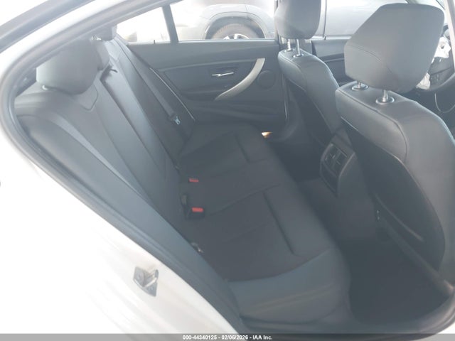 WBA8E1G34HNU17529 BMW 320i