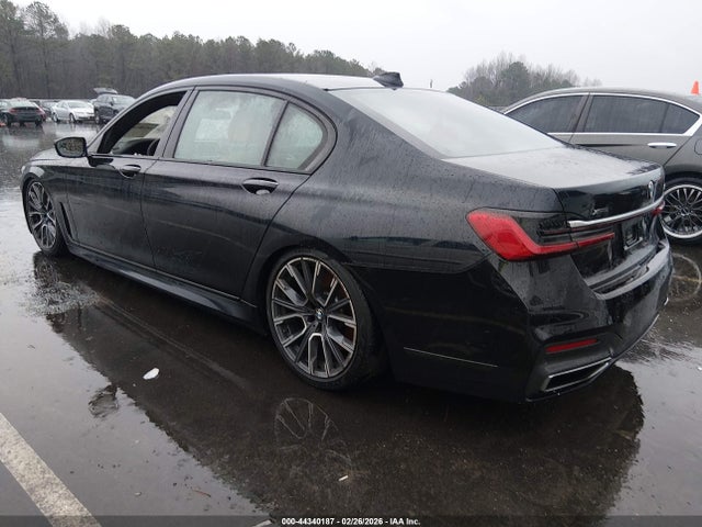 2022 BMW 750 WBA7U2C02NCG96327 Photo 2