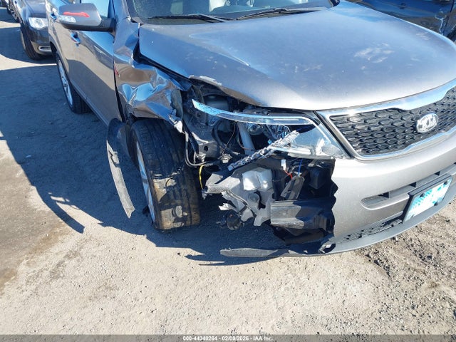 44340264 :رقم المزاد ، 5XYKUDA72FG596571 vin ، 2015 Kia Sorento Ex V6 مزاد بيع