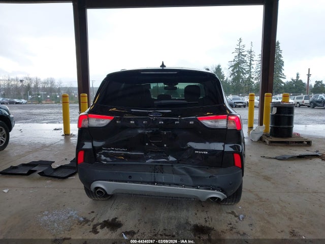 1FMCU9J91NUA51506 Ford Escape Titanium