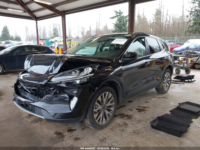 1FMCU9J91NUA51506 Ford Escape Titanium