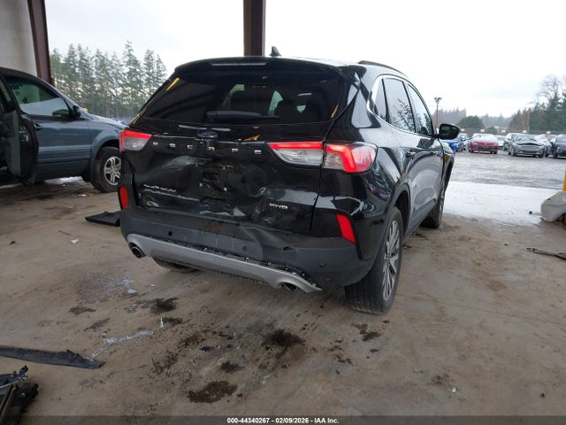 1FMCU9J91NUA51506 Ford Escape Titanium