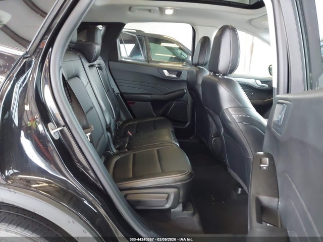 1FMCU9J91NUA51506 Ford Escape Titanium
