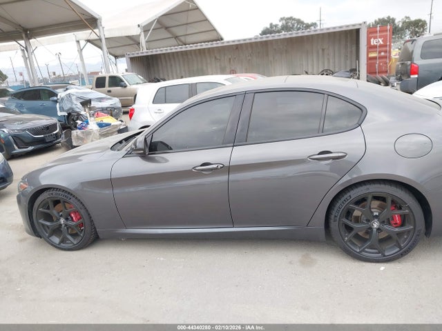 ZARFAMBN8L7638232 Alfa Romeo Giulia Ti Sport Rwd
