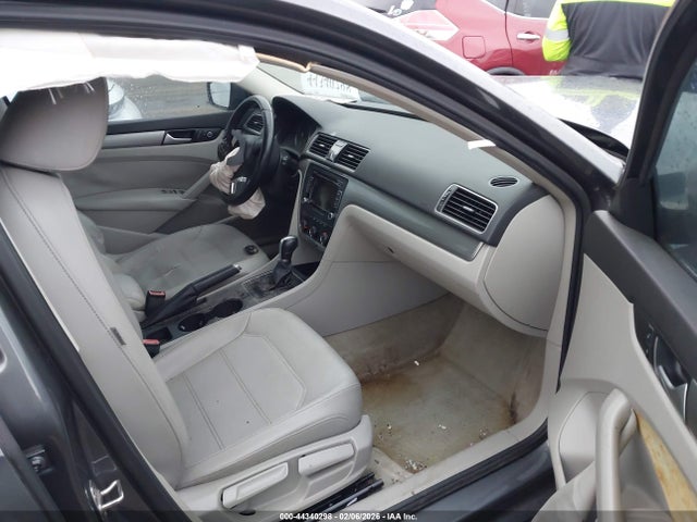 Aukcja sprzedaży 2015 Volkswagen Passat 1.8t Limited Edition, vin: 1VWAS7A31FC119213, numer aukcji: 44340298