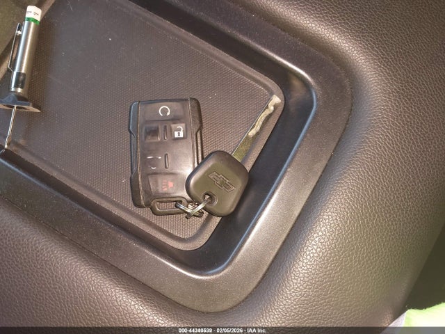 1GNSCAECXJR348126 Chevrolet Tahoe Ls