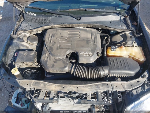 2015 CHRYSLER 300C 2C3CCAEG3FH791844 Photo 9