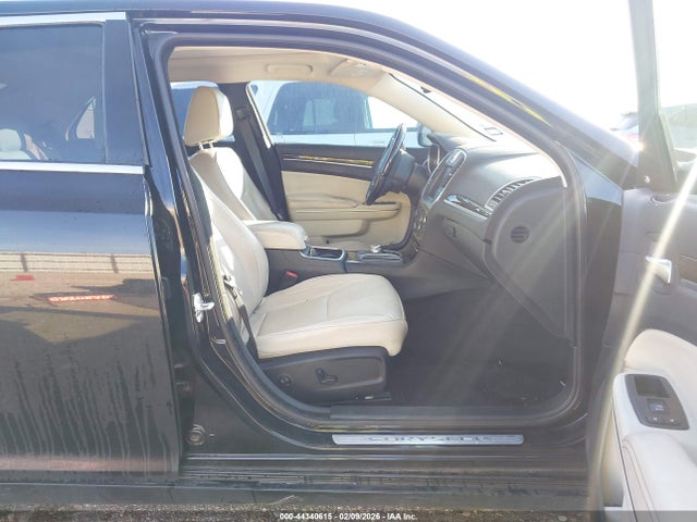 2015 CHRYSLER 300C 2C3CCAEG3FH791844 Photo 4