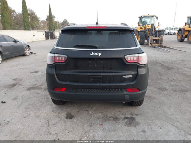 Jeep Compass Latitude Fwd 2018 3C4NJCBB9JT266477 Image 16