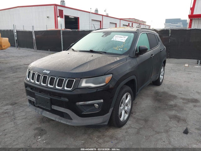 Jeep Compass Latitude Fwd 2018 3C4NJCBB9JT266477 Image 2