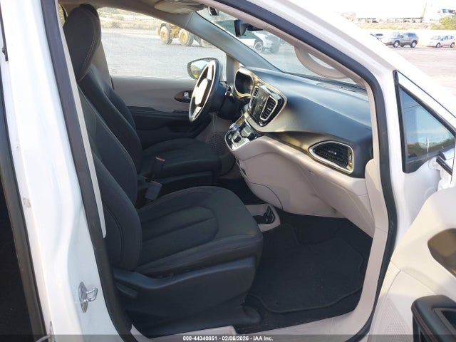 2C4RC1DG1HR522147 Chrysler Pacifica Touring