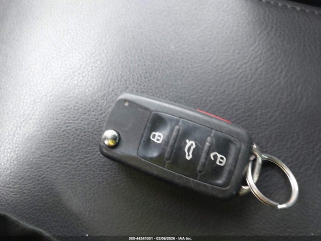 WVGBV7AX0GW523813 Volkswagen TIGUAN SE