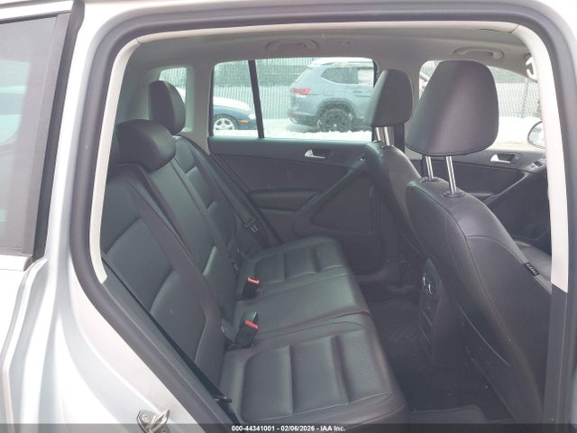 WVGBV7AX0GW523813 Volkswagen TIGUAN SE