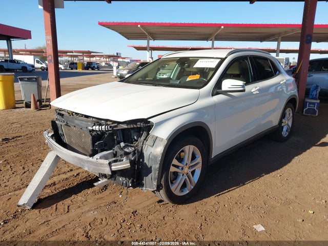 Mercedes-Benz GLA 250 2015 WDCTG4EB0FJ178787 Image 2