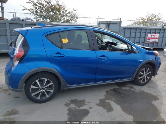 JTDKDTB37J1606235 Toyota Prius C One