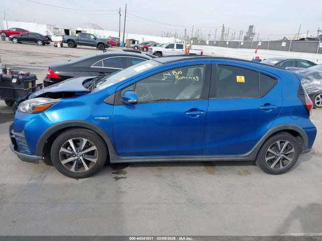 JTDKDTB37J1606235 Toyota Prius C One