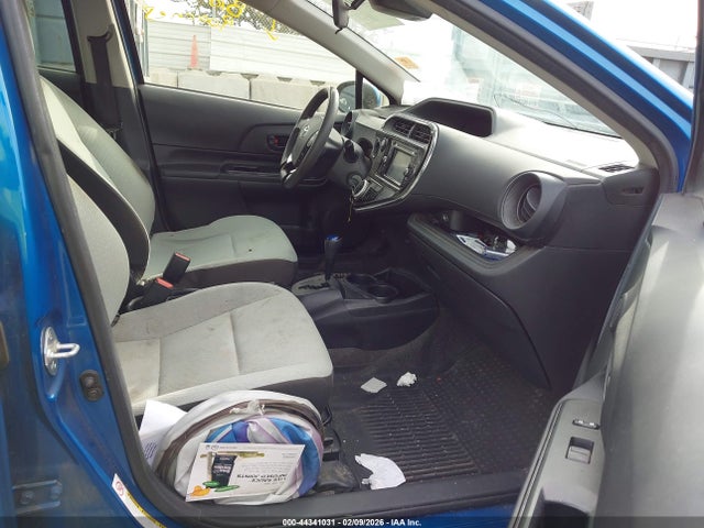 JTDKDTB37J1606235 Toyota Prius C One