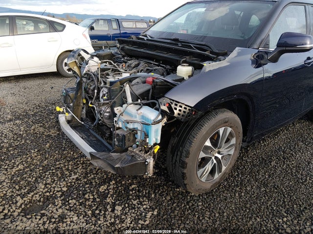 5TDGZRBH2LS006668 Toyota Highlander Xle