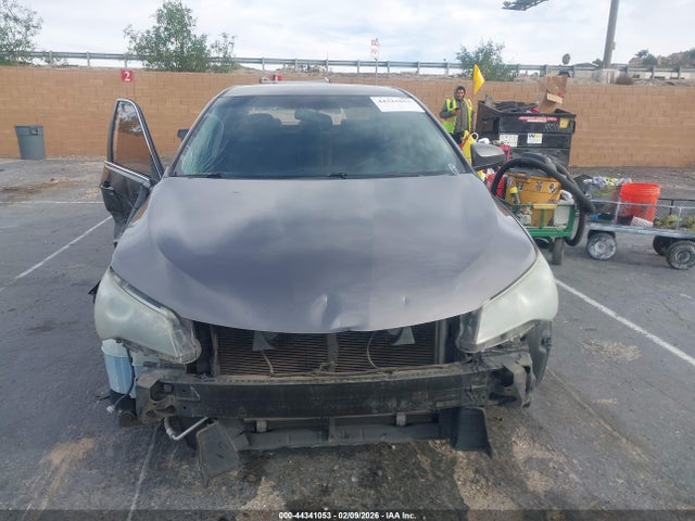 44341053 :رقم المزاد ، 4T1BF1FK7HU286127 vin ، 2017 Toyota Camry Se مزاد بيع