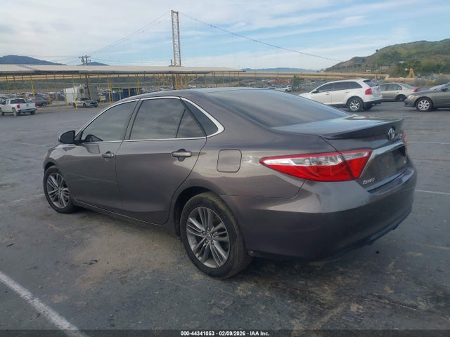 44341053 :رقم المزاد ، 4T1BF1FK7HU286127 vin ، 2017 Toyota Camry Se مزاد بيع