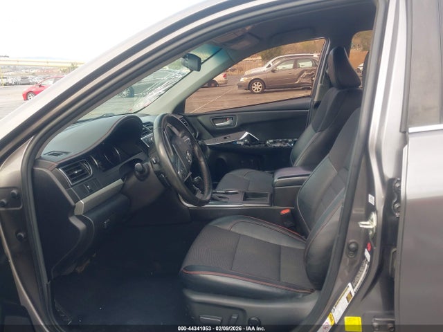 44341053 :رقم المزاد ، 4T1BF1FK7HU286127 vin ، 2017 Toyota Camry Se مزاد بيع