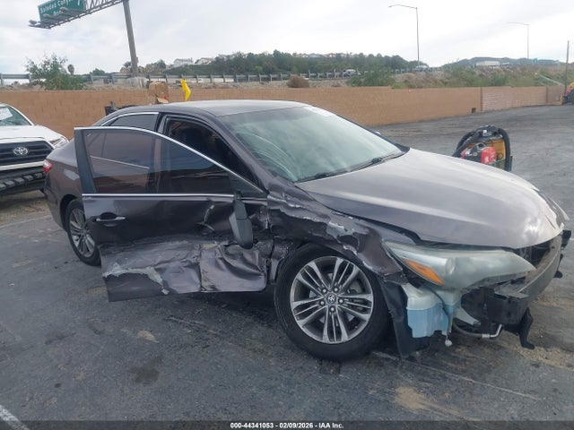44341053 :رقم المزاد ، 4T1BF1FK7HU286127 vin ، 2017 Toyota Camry Se مزاد بيع