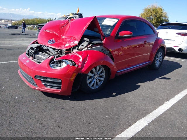 2019 VOLKSWAGEN BEETLE 3VWFD7AT3KM716758 Photo 1