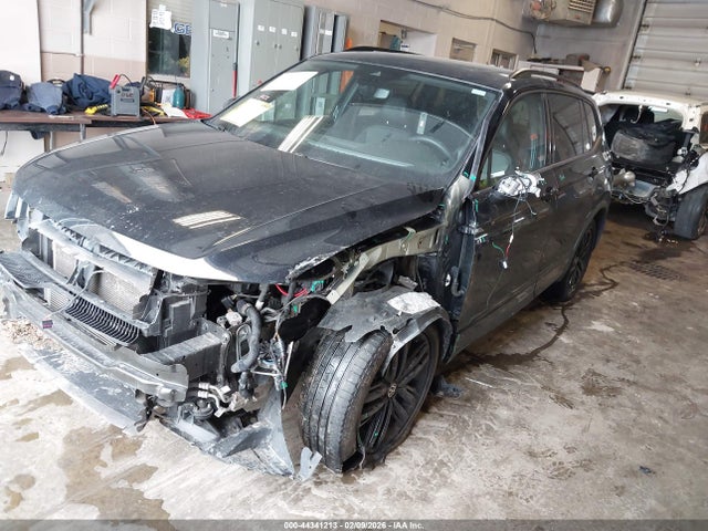 2022 Volkswagen Tiguan 2.0t Se R-line Black მანქანა იყიდება აუქციონზე, vin: 3VV8B7AX5NM058788, აუქციონის ნომერი: 44341213