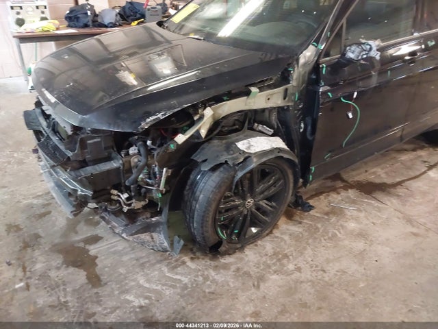 2022 Volkswagen Tiguan 2.0t Se R-line Black მანქანა იყიდება აუქციონზე, vin: 3VV8B7AX5NM058788, აუქციონის ნომერი: 44341213