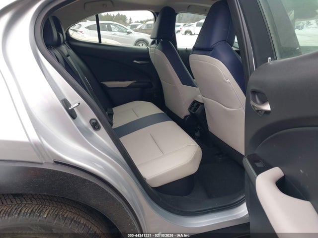 JTHU9JBH4K2018040 Lexus UX 250H