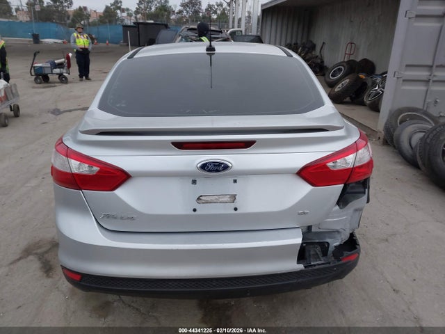 Ford FOCUS SE 2014 1FADP3F27EL337204 Image 16