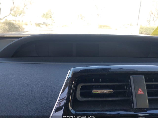 JTDKARFU4K3088430 Toyota Prius Le