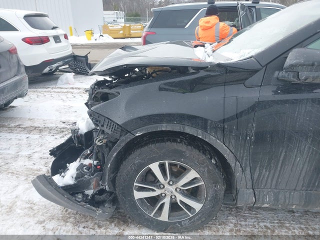 2T3RFREV9JW703849 Toyota Rav4 Xle