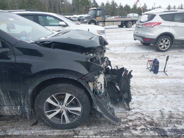 2T3RFREV9JW703849 Toyota Rav4 Xle
