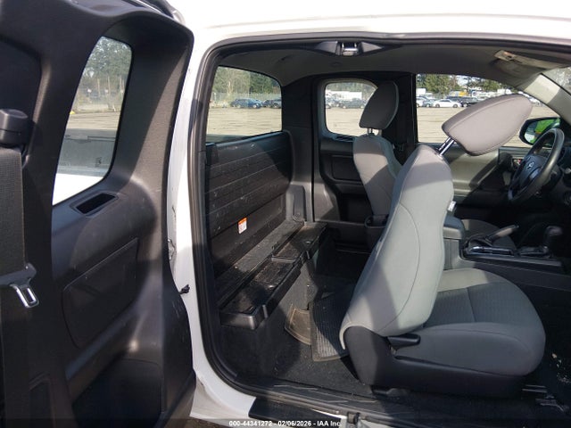 5TFRX5GN8HX102845 Toyota Tacoma Sr