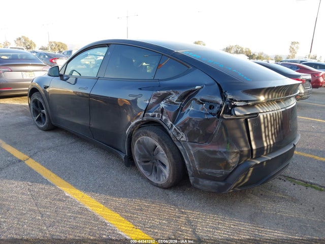 2026 TESLA MODEL Y 7SAYGDED9TF522538 Photo 2