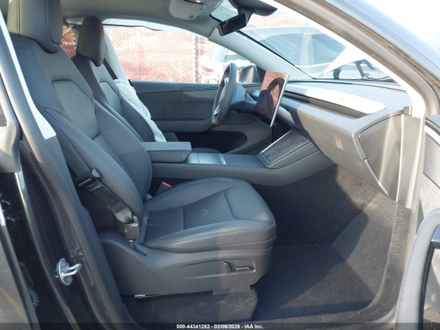 2026 TESLA MODEL Y 7SAYGDED9TF522538 Photo 4
