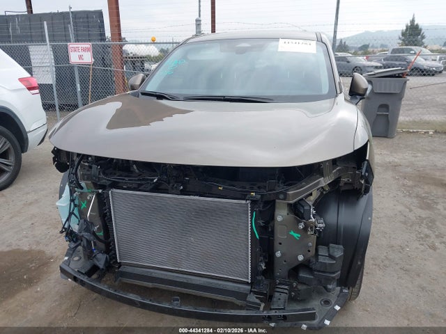 3N8AP6CA7SL382397 Nissan Kicks Sv Fwd