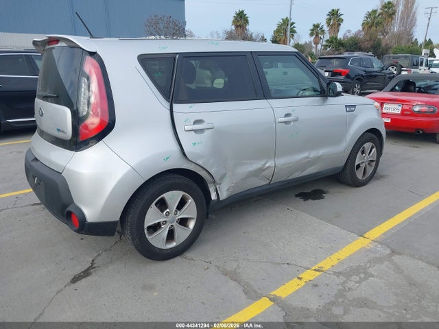 KIA SOUL + 2015 KNDJP3A54F7792391 Image 4