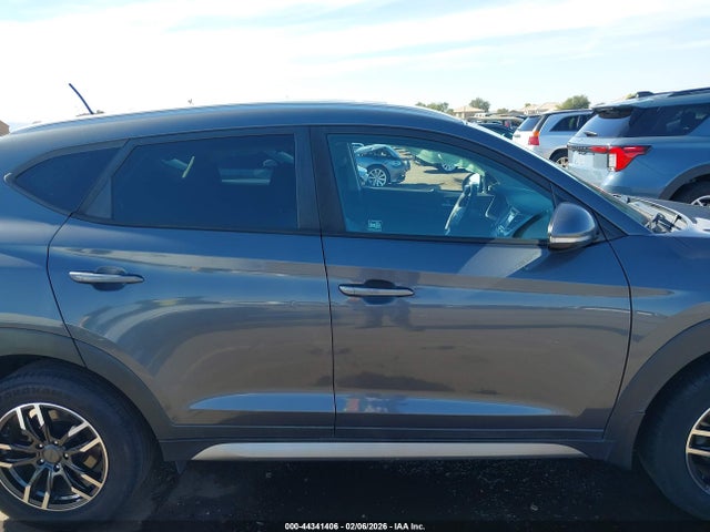 KM8J33A28HU364406 Hyundai Tucson Eco
